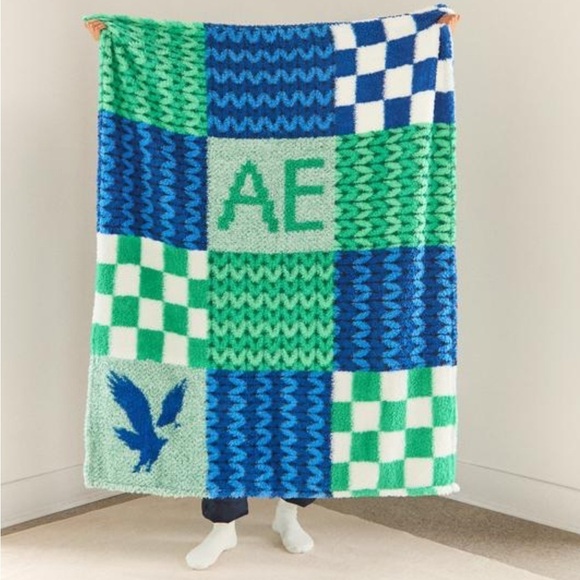American Eagle Outfitters blanket NWT‎ - Picture 1 of 3